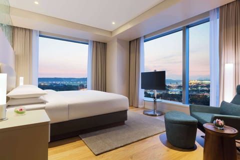 Deluxe Suite, 1 King Bed (West Tower, Grand) | Premium bedding, down comforters, minibar, in-room safe