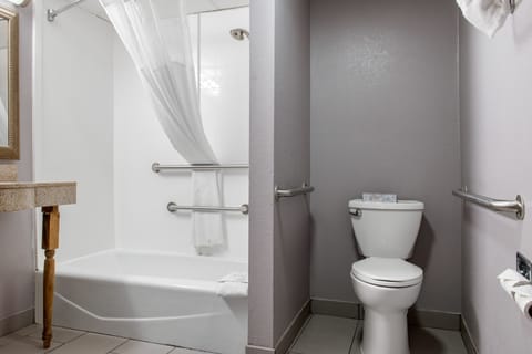 Standard Room, 1 King Bed, Non Smoking | Bathroom | Combined shower/tub, deep soaking tub, free toiletries, hair dryer