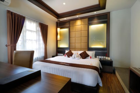 Executive Suite | In-room safe, desk, soundproofing, free WiFi