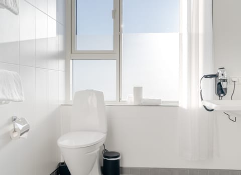 Premium Triple Room | Bathroom | Shower, towels, toilet paper