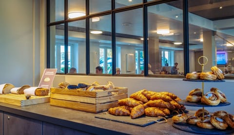 Daily buffet breakfast (DKK 109 per person)