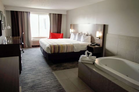 Suite, 1 King Bed, Accessible, Jetted Tub | Desk, blackout drapes, soundproofing, iron/ironing board