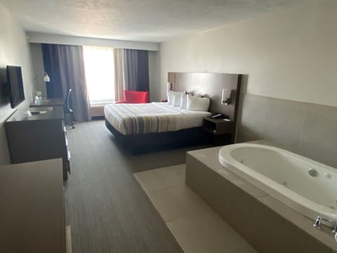 Suite, 1 King Bed, Accessible, Jetted Tub | Desk, blackout drapes, soundproofing, iron/ironing board