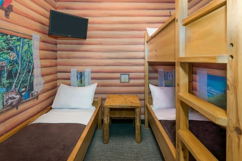 Kid Cabin Suite - Water Park Included | Iron/ironing board, free cribs/infant beds, free rollaway beds