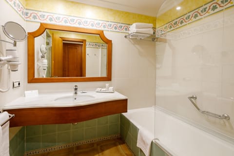 Double Room | Bathroom | Hair dryer, bathrobes, slippers, towels