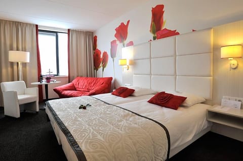 Luxury Double Room, Bathtub | Hypo-allergenic bedding, in-room safe, desk, blackout drapes