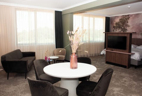 Suite | Living area | 32-inch LED TV with satellite channels, TV