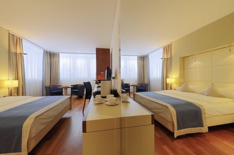 Hypo-allergenic bedding, minibar, in-room safe, desk