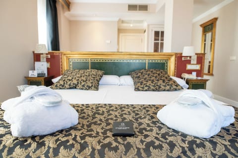 Superior Double Room | Minibar, in-room safe, blackout drapes, free WiFi