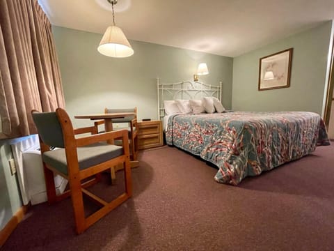 Room, 1 Queen Bed | Desk, iron/ironing board, free WiFi, bed sheets