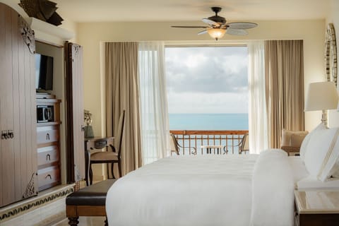 Marquis Presidential Suite | Premium bedding, pillowtop beds, free minibar, in-room safe