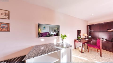 Suite | Free minibar, in-room safe, soundproofing, free WiFi