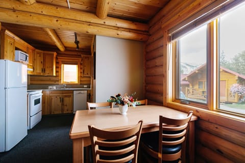 Executive Miette Cabin | Private kitchen | Electric kettle