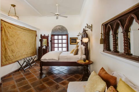 Junior Suite Serafin, 1 Queen Bed, Courtyard View | Premium bedding, in-room safe, individually decorated