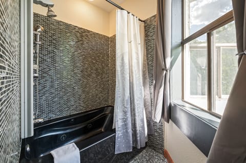 King w/ Jetted Tub | Bathroom | Combined shower/tub, hair dryer, towels