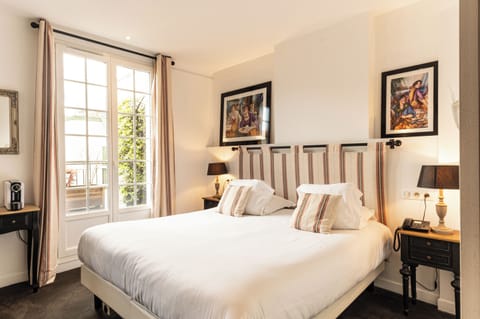 Premium Double Room, 1 King Bed | Premium bedding, minibar, individually decorated, individually furnished