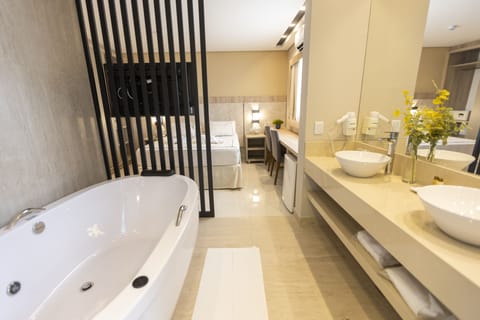 Junior Double Room | Bathroom | Free toiletries, hair dryer, towels