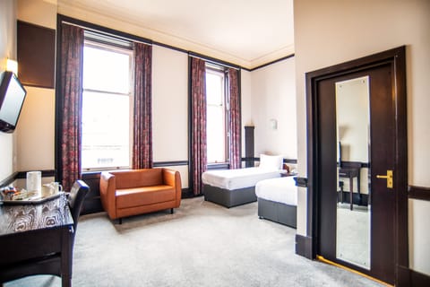 Twin Room, 2 Twin Beds | Hypo-allergenic bedding, desk, iron/ironing board, free WiFi