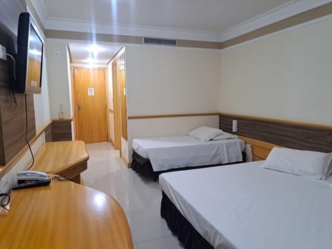 Executivo Casal + 1 cama solteiro | Minibar, rollaway beds, free WiFi