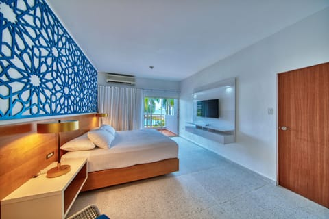 Suite, 1 Bedroom, Kitchenette, Beach View | In-room safe, individually decorated, individually furnished