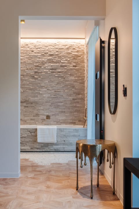 Deluxe Double Room (Blue Bee Room) | Pillowtop beds, desk, free WiFi, bed sheets