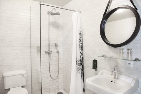 Family Room | Bathroom | Shower, hair dryer, towels