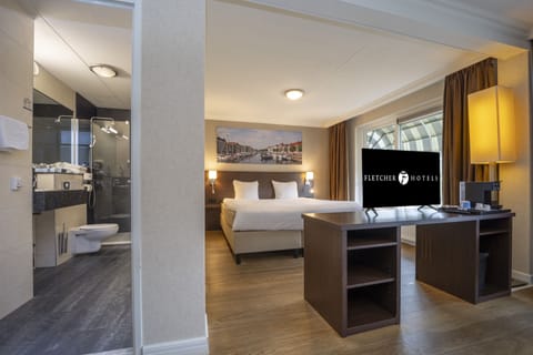 In-room safe, desk, free WiFi, bed sheets