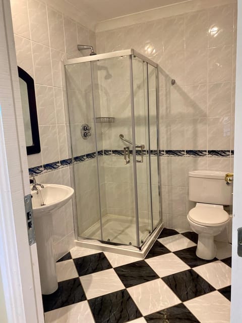 Separate tub and shower, free toiletries, hair dryer, towels