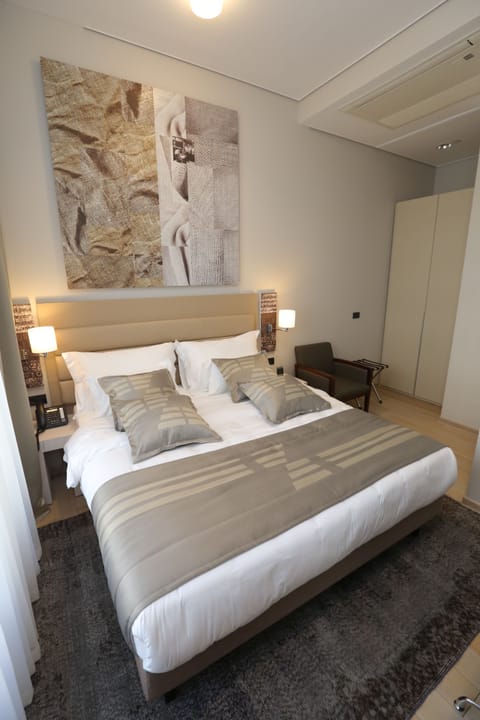 Grand Suite, 1 Bedroom | 1 bedroom, minibar, in-room safe, individually decorated