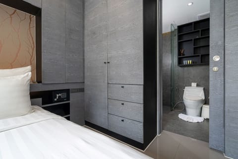 Exclusive Condo | Wardrobe