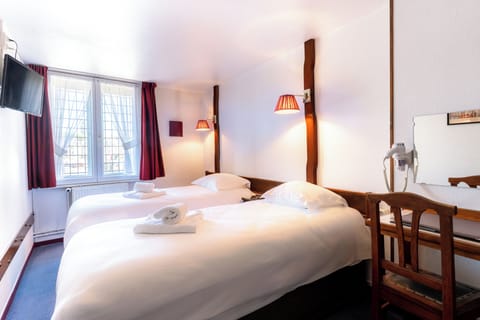 Egyptian cotton sheets, Select Comfort beds, in-room safe, desk