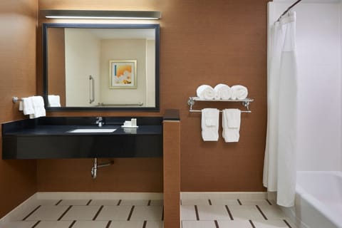 Room, 2 Queen Beds | Bathroom | Combined shower/tub, free toiletries, hair dryer, towels