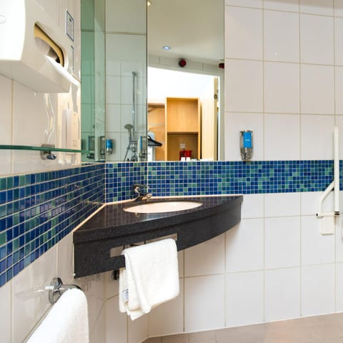 Standard Room | Bathroom | Shower, eco-friendly toiletries, hair dryer, towels