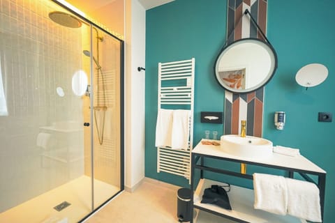 Design Double Room | Bathroom | Free toiletries, hair dryer, towels, soap