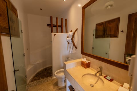 Grand Suite, Sea View | Bathroom | Hair dryer, heated floors, towels, soap