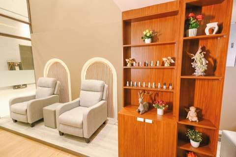 3 treatment rooms, massages