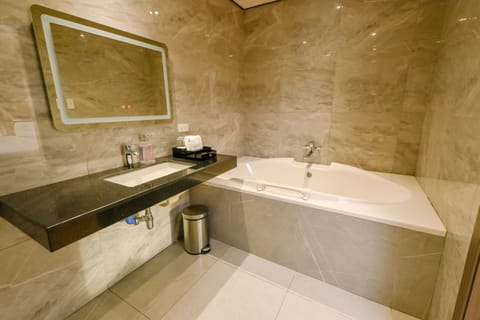 One Bedroom Suite | Deep soaking bathtub