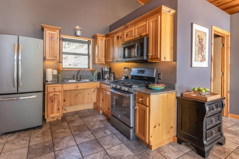 Beaver Lake Cabins | Private kitchen | Full-size fridge, microwave, oven, stovetop