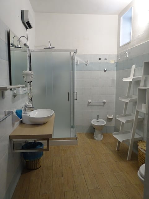 Quadruple Room | Bathroom | Shower, free toiletries, hair dryer, slippers