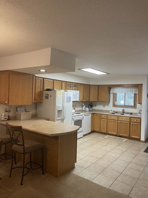 Premium Condo, 2 Bedrooms, 2 Bathrooms (Jacuzzi Tub in Master Bath) | Private kitchen | Fridge, microwave, oven, stovetop