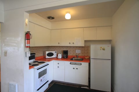 Deluxe Room, 1 Bedroom | Private kitchen | Full-size fridge, microwave, oven, electric kettle