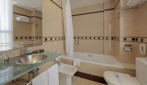 Bathtub, free toiletries, hair dryer, bidet