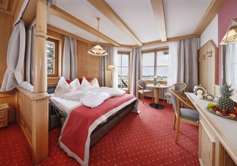 Junior Suite, Balcony (Panoramic) | Minibar, in-room safe, desk, laptop workspace