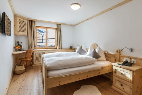 Basic Double Room | Free WiFi, bed sheets