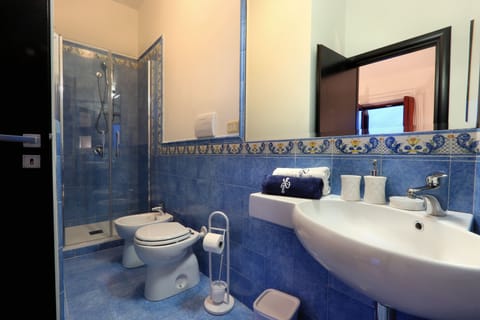 Panoramic Studio, Balcony, Sea View | Bathroom