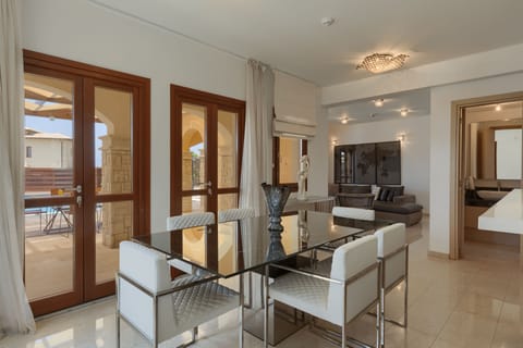 Elite 2 Bedrooms Jr Villa with Pool AJ06 | Dining room