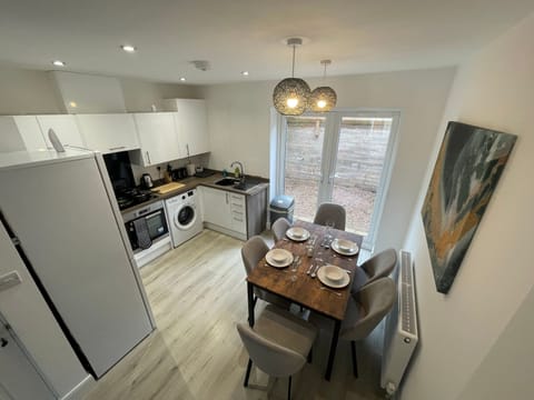 House | Private kitchen | Fridge, microwave, oven, stovetop