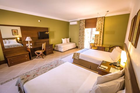 Deluxe Room, 1 Double Bed, Balcony, Pool View | Minibar, in-room safe, soundproofing, free WiFi