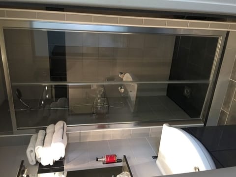 Classic Double Room, City View | Bathroom