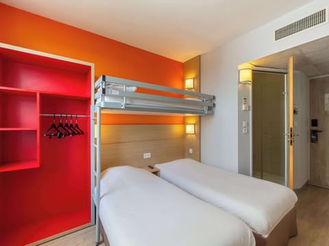 Standard Room, 3 Twin Beds | Premium bedding, desk, soundproofing, iron/ironing board